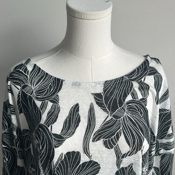 Tahari Women’s‎ Linen Light Breathable Floral Tapestry Feminine Plus Size Top 3x - Picture 2 of 7